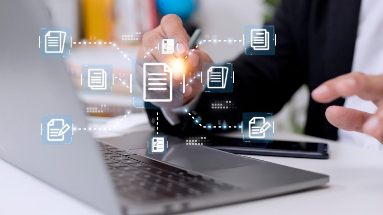 Jakie korzyści oferuje digitalizacja dokumentów w firmie?