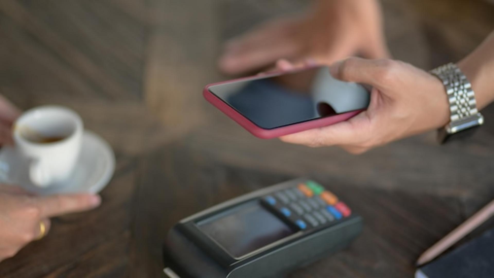 Jak płacić telefonem w Pekao? Szybki przewodnik dla przedsiębiorców